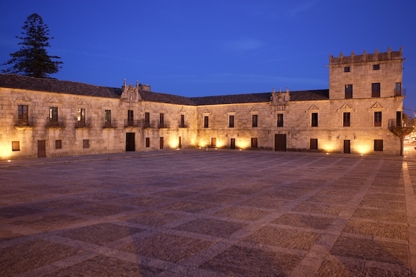 palacio-de-fefiñanes-grounds