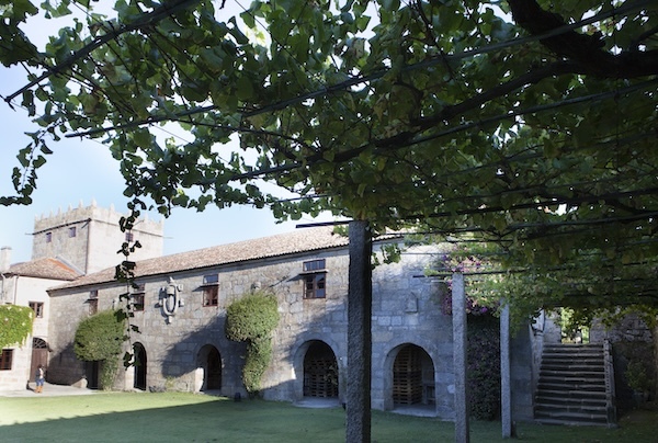 palacio-de-fefiñanes-grounds